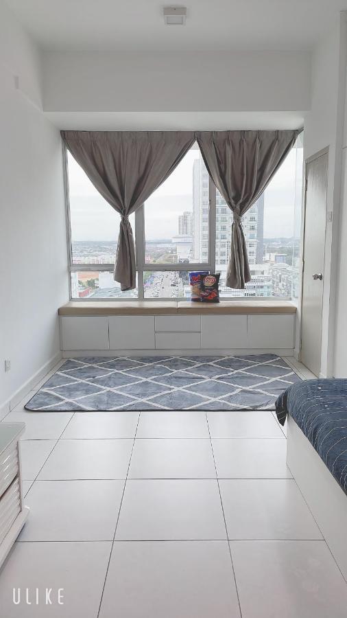 Akademik Suite Mount Austin 新山 外观 照片