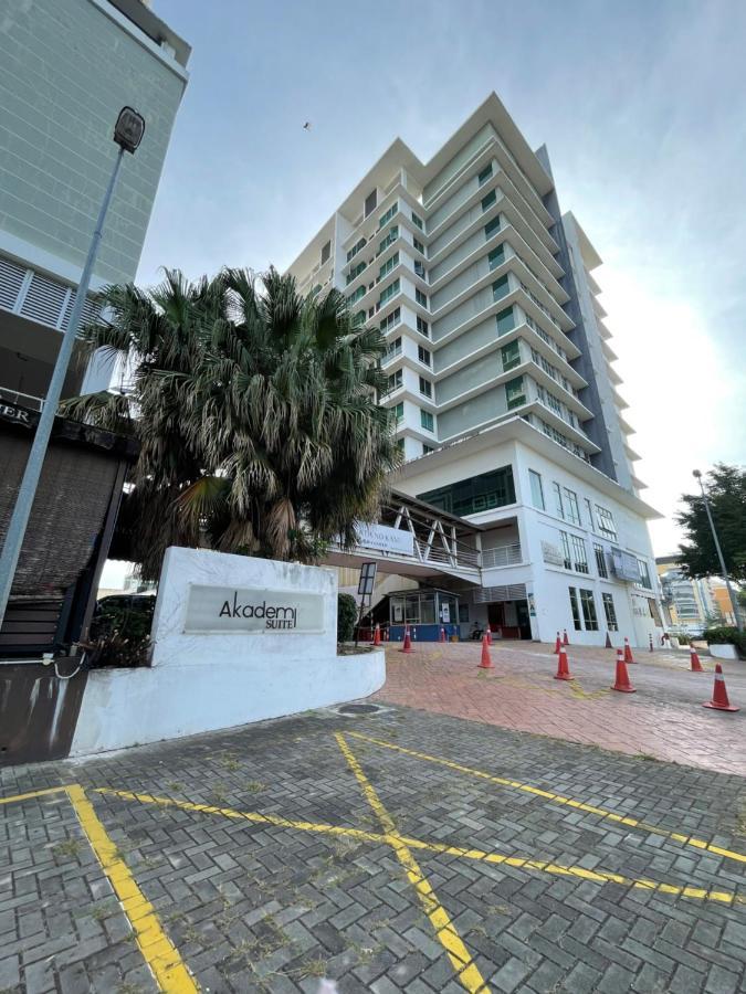 Akademik Suite Mount Austin 新山 外观 照片