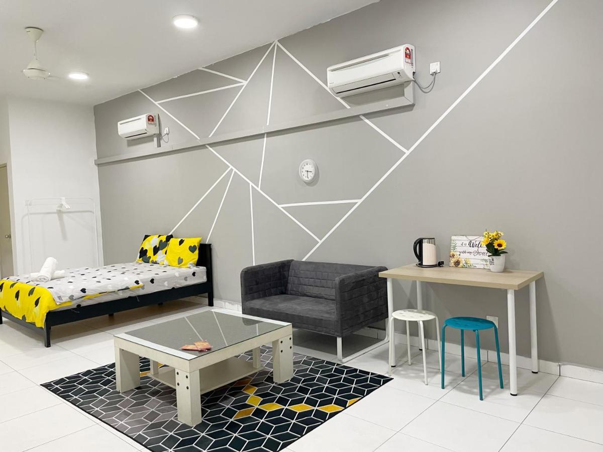 Akademik Suite Mount Austin 新山 外观 照片