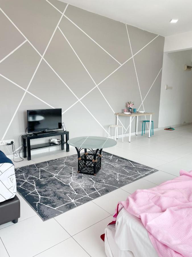 Akademik Suite Mount Austin 新山 外观 照片